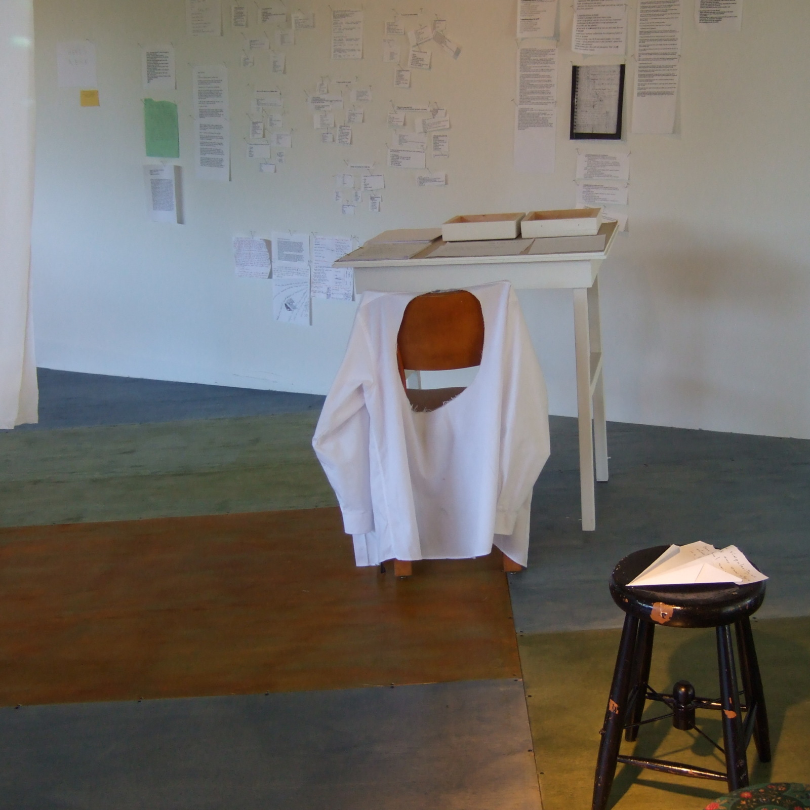 https://lynnbook.s3.amazonaws.com/flat_media/ReNext_2007_WS-SECCA_perf-exhib_exhibitionshots48.jpg