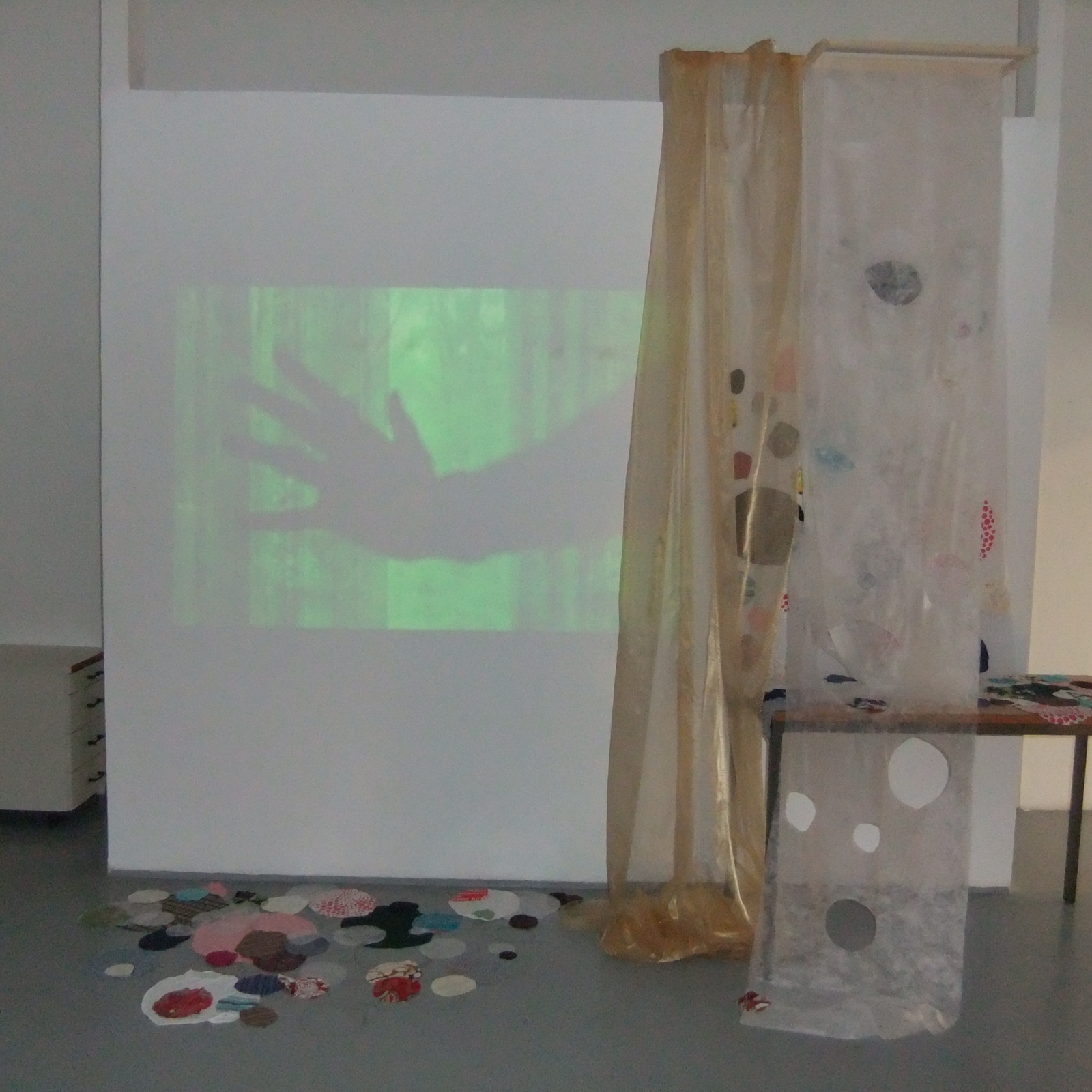 https://lynnbook.s3.amazonaws.com/flat_media/SongSpot_2010_Slovenia-Artstays_installation_processdoc06.JPG
