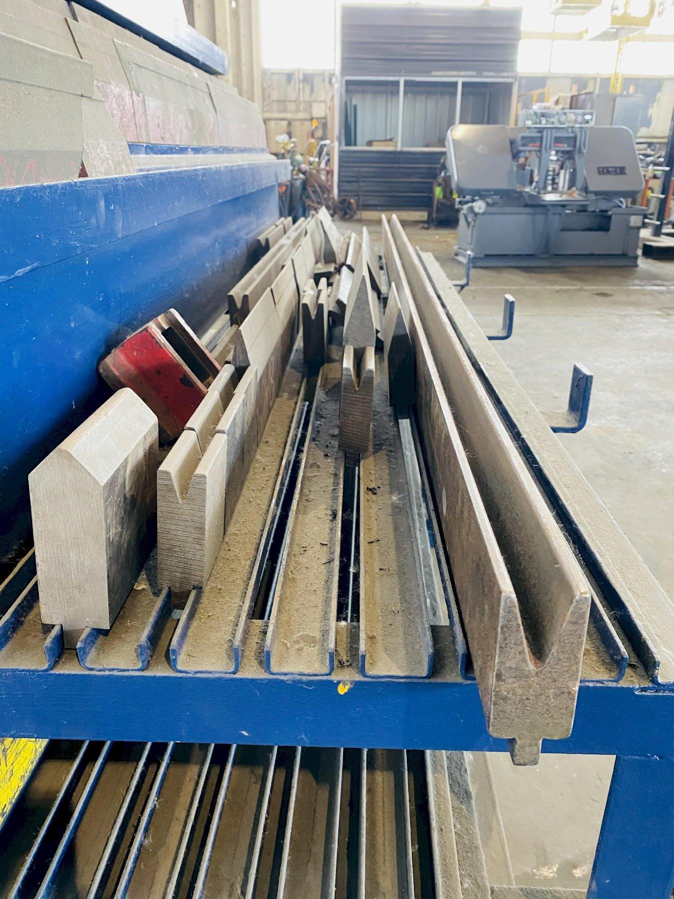 PRESS BRAKE TOOLING CART WITH VARIOUS TOOLING. STOCK 0205821 G2000