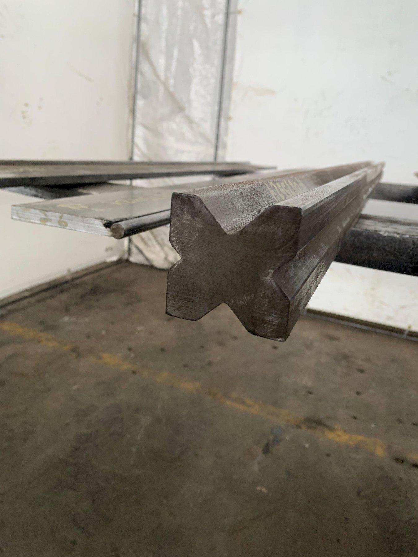 thumbnail interactive-video image 1 of RITEWAY 36-Inch Press Brake Die – 90 Degree, 5/8” V Opening, #28 Forming Die 1 of 3