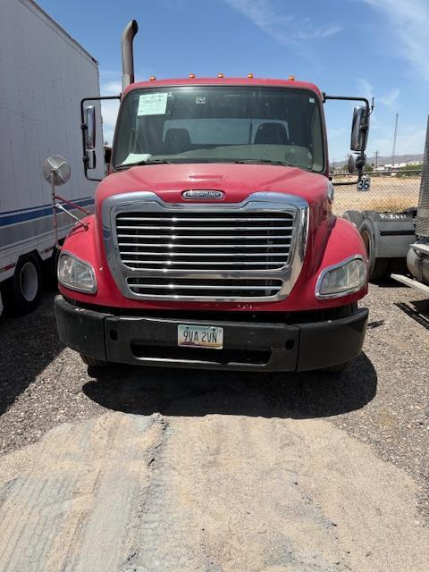 Freightliner Business Class M2 112 Day Cab Truck; 2011
