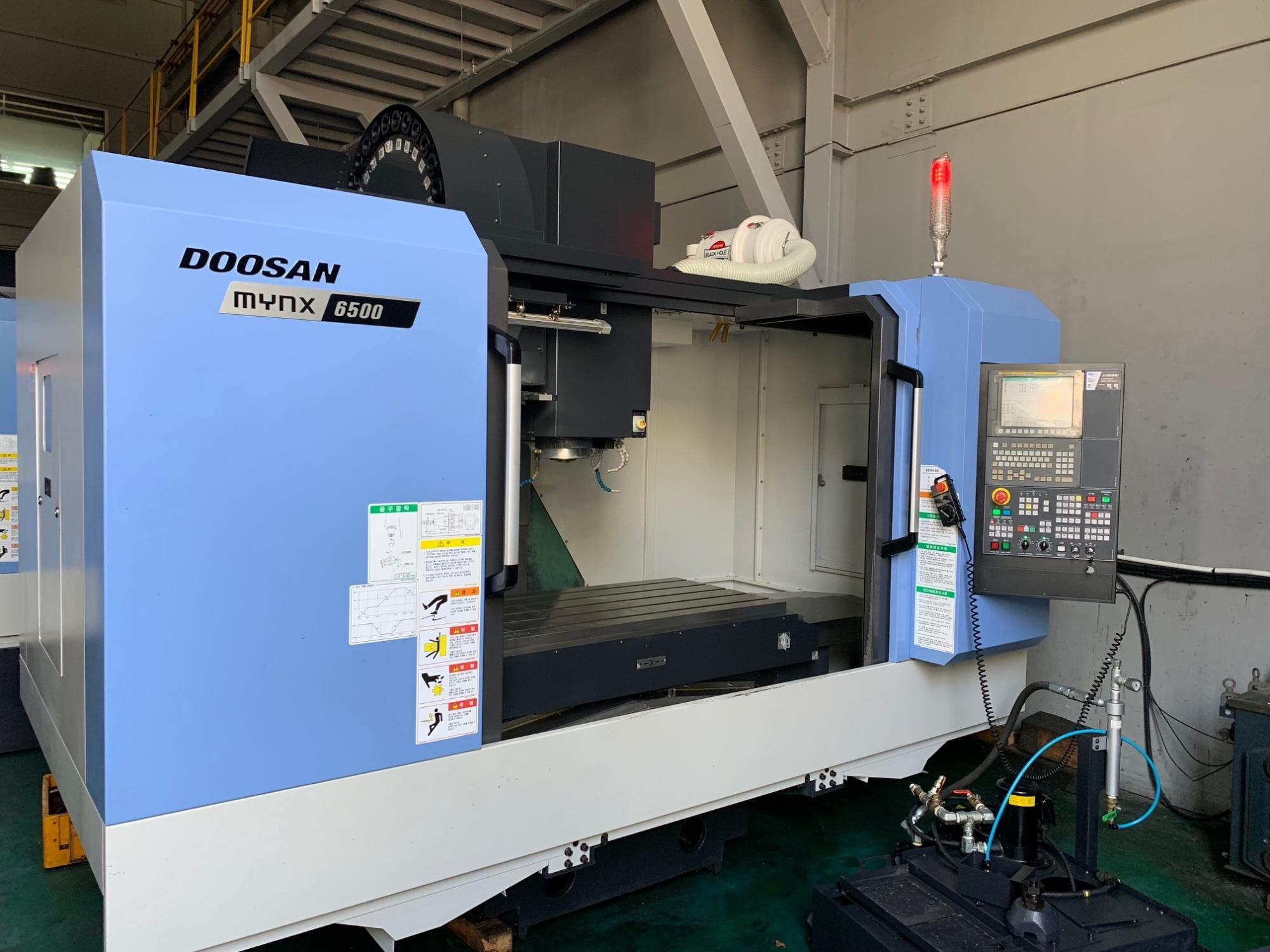 Doosan Mynx 6500 CNC Vertical Machining Center, Fanuc Series i, 50