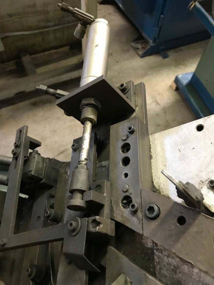 Snow Model Heavy Duty Lead Screw Angular Nut Tapping Machine Hariton