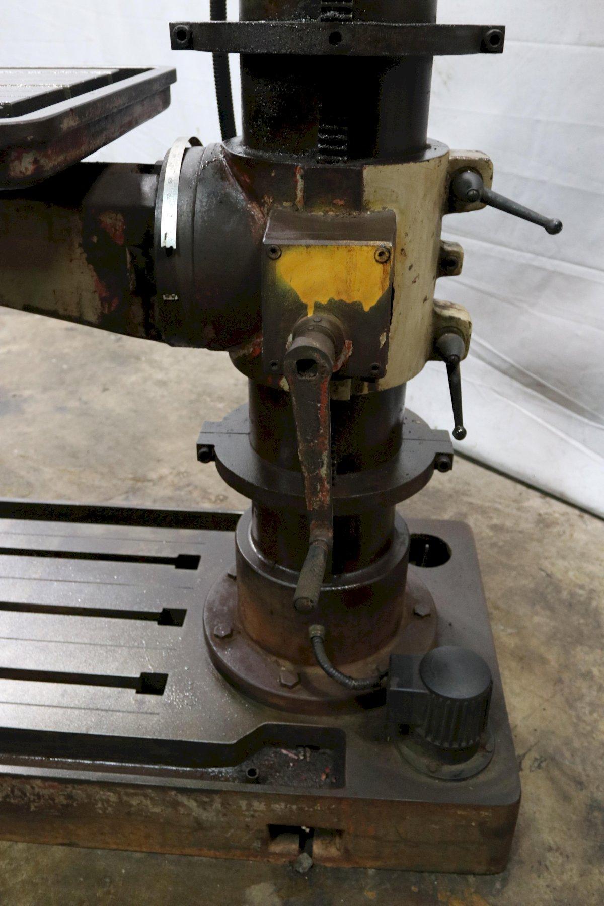 SUMMIT VERTICAL MILLING MACHINE, HYDRAULIC SADDLE CLAMP W/SPLASH