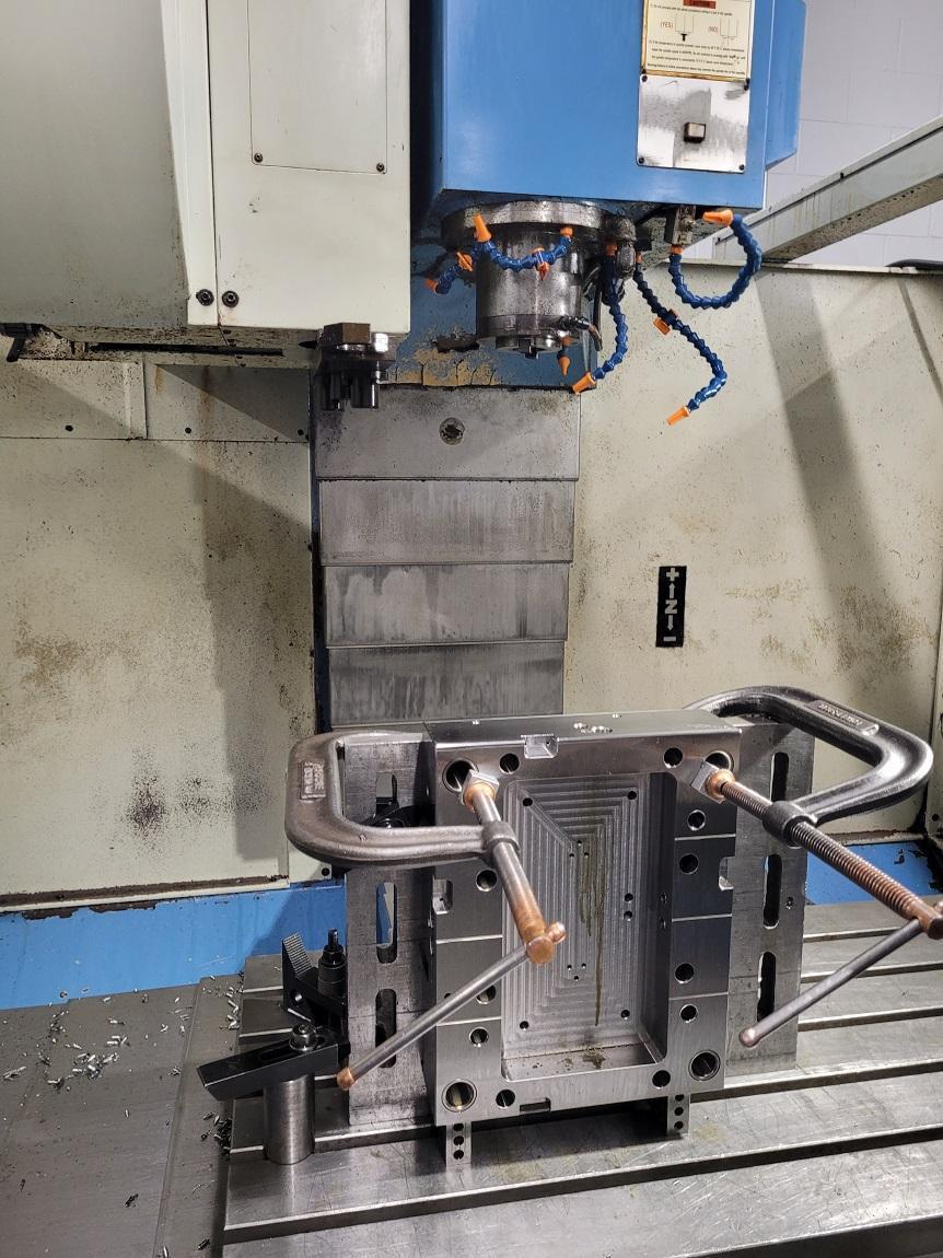 YCM MV106A CNC Vertical Machining Center, Fanuc 18Mi, 8K RPM, 43’x23