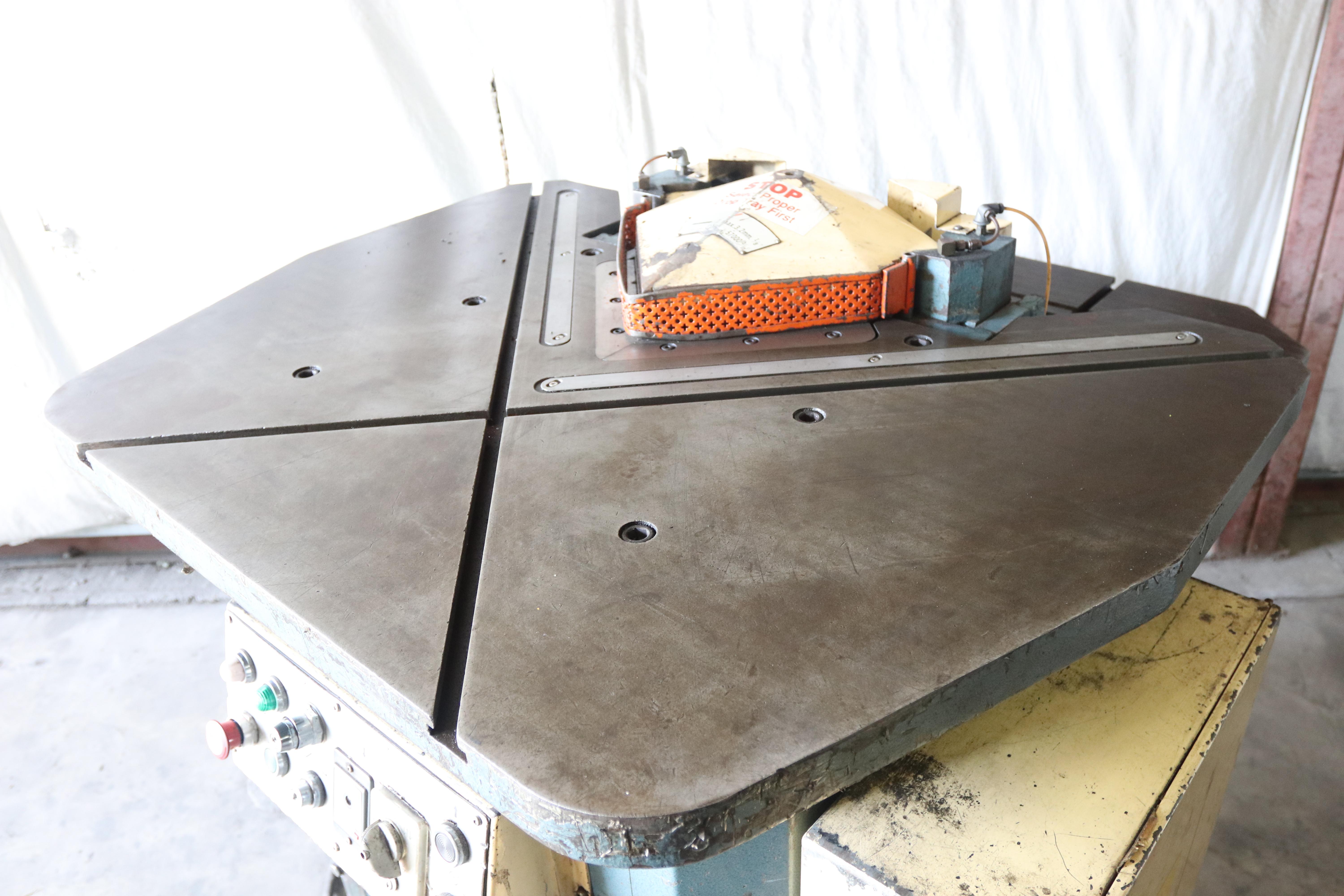 8″ X 8″ X 1/8″ AMADA MODEL #CSW-220 DUAL HEAD CORNER NOTCHER & COPER ...