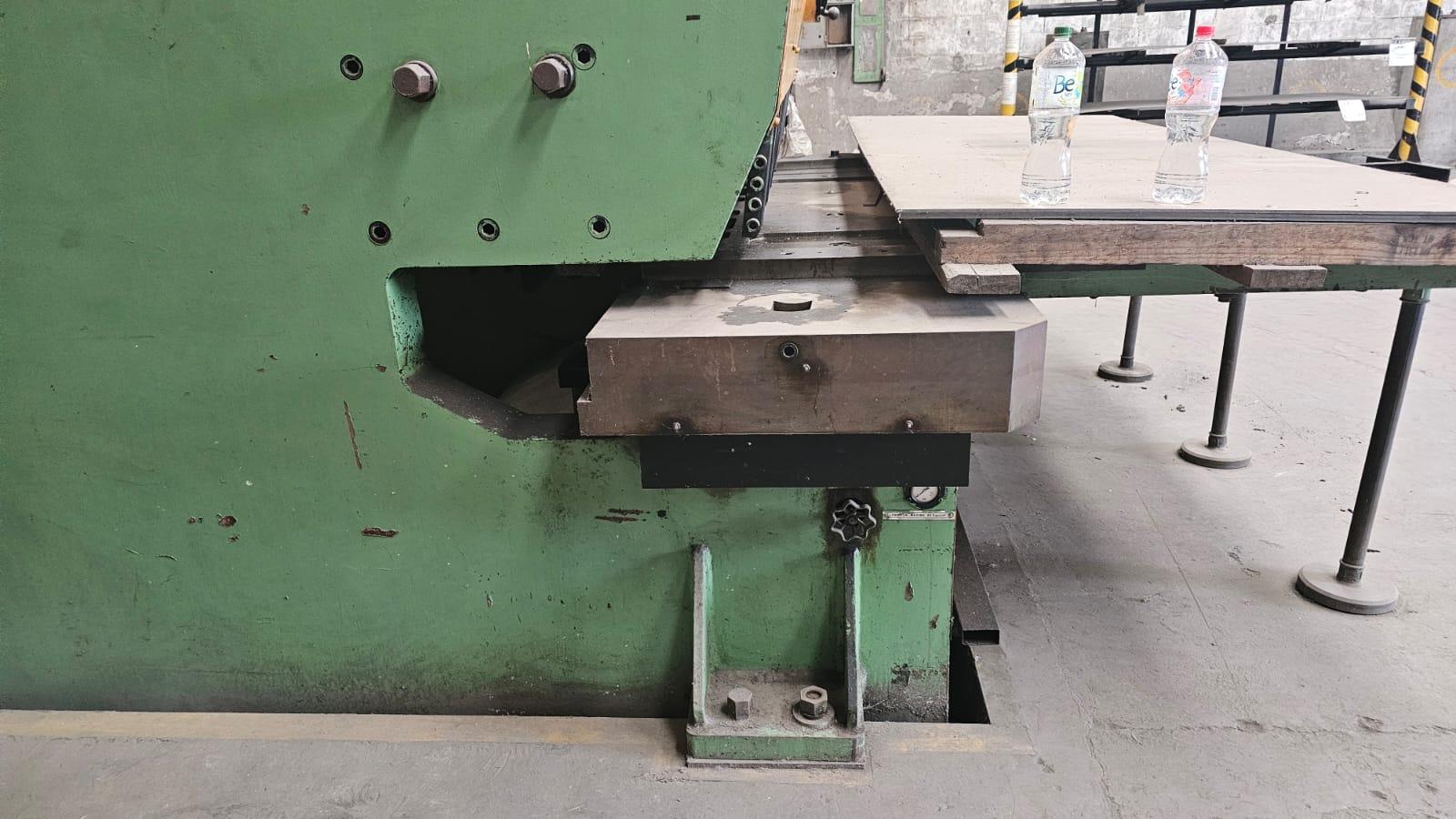 2100mm (82″) x 50mm (2″) Arrieta Hydraulic Shear Galaxie Corporation