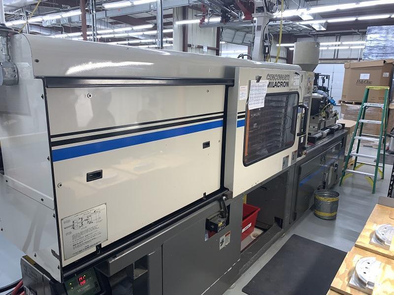 Cincinnati Milacron Used VT-220 Injection Molding Machine, 220 US ton, Yr. 1997, 20 oz.