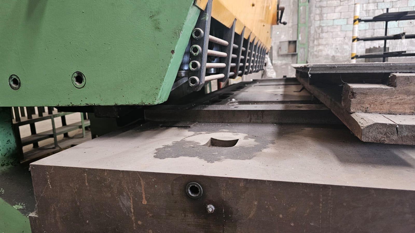 2100mm (82″) x 50mm (2″) Arrieta Hydraulic Shear Galaxie Corporation