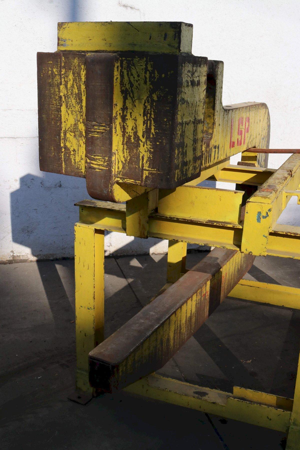 Coil Lifters Machine Hub