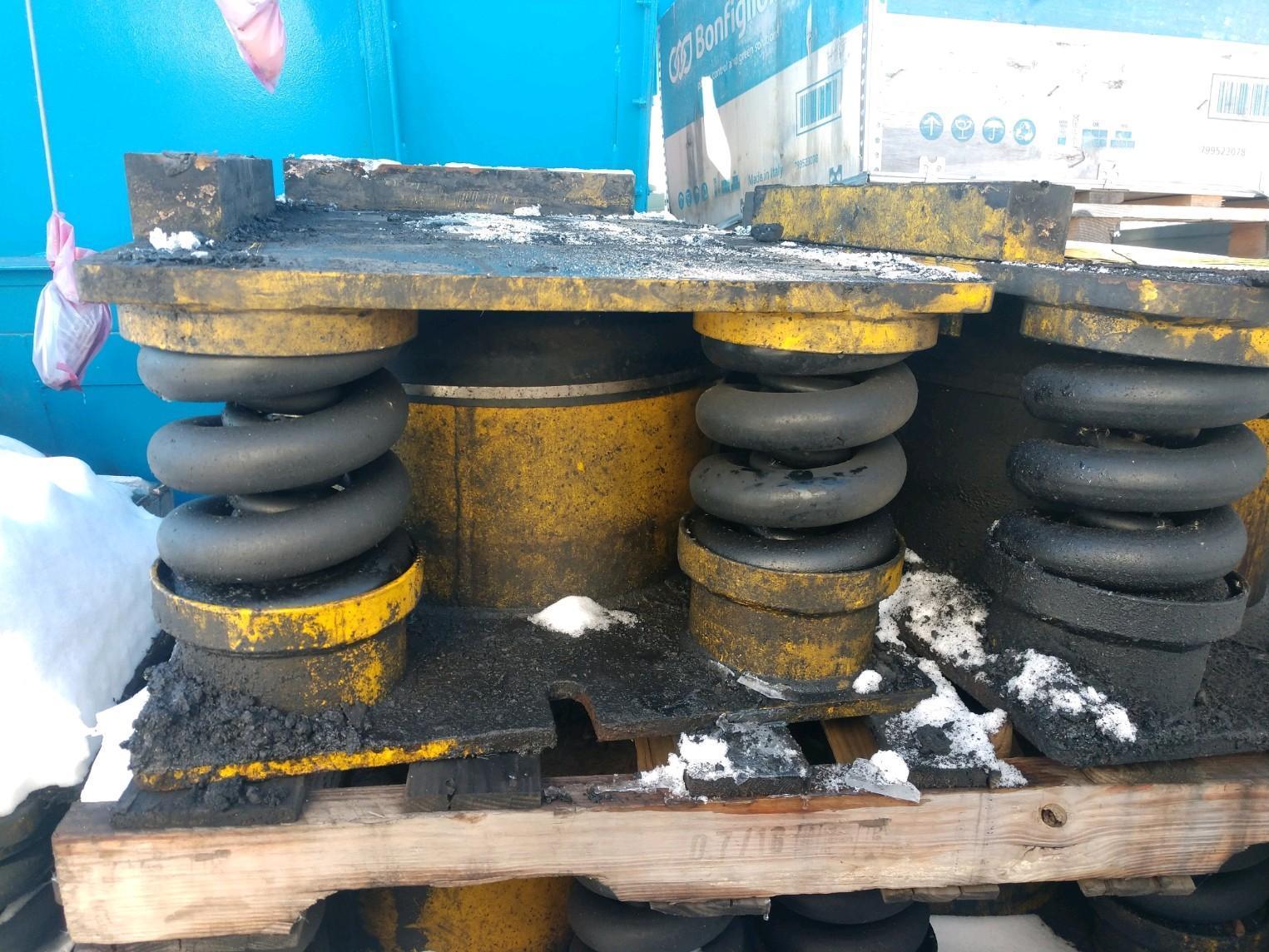 (6) SPRING SHOCK ABSORBING PADS / PLATES STOCK 12940