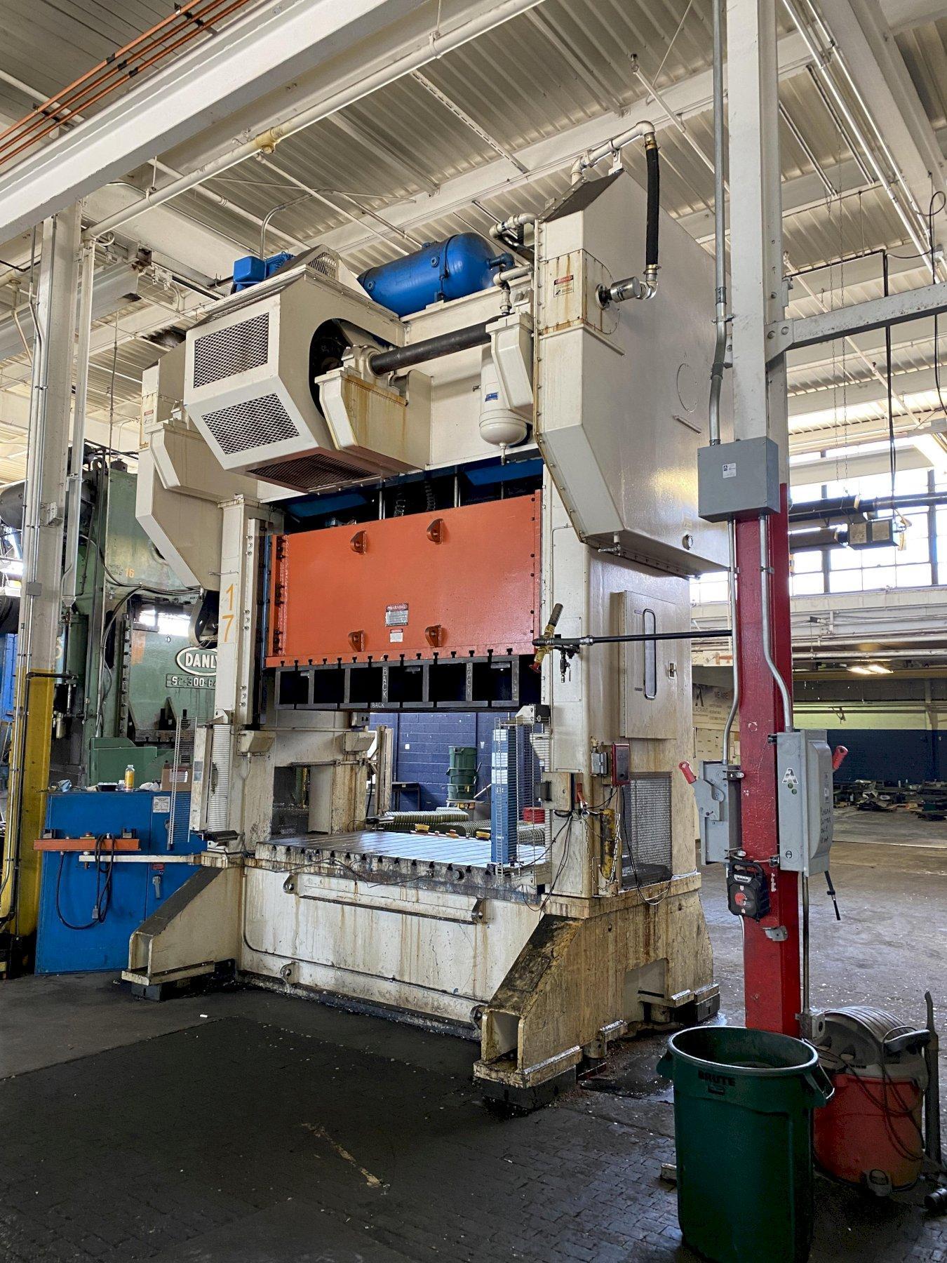 200 TON EAGLE SC220010048 STRAIGHT SIDE PUNCH PRESS. STOCK0631022 G2000 Inc.