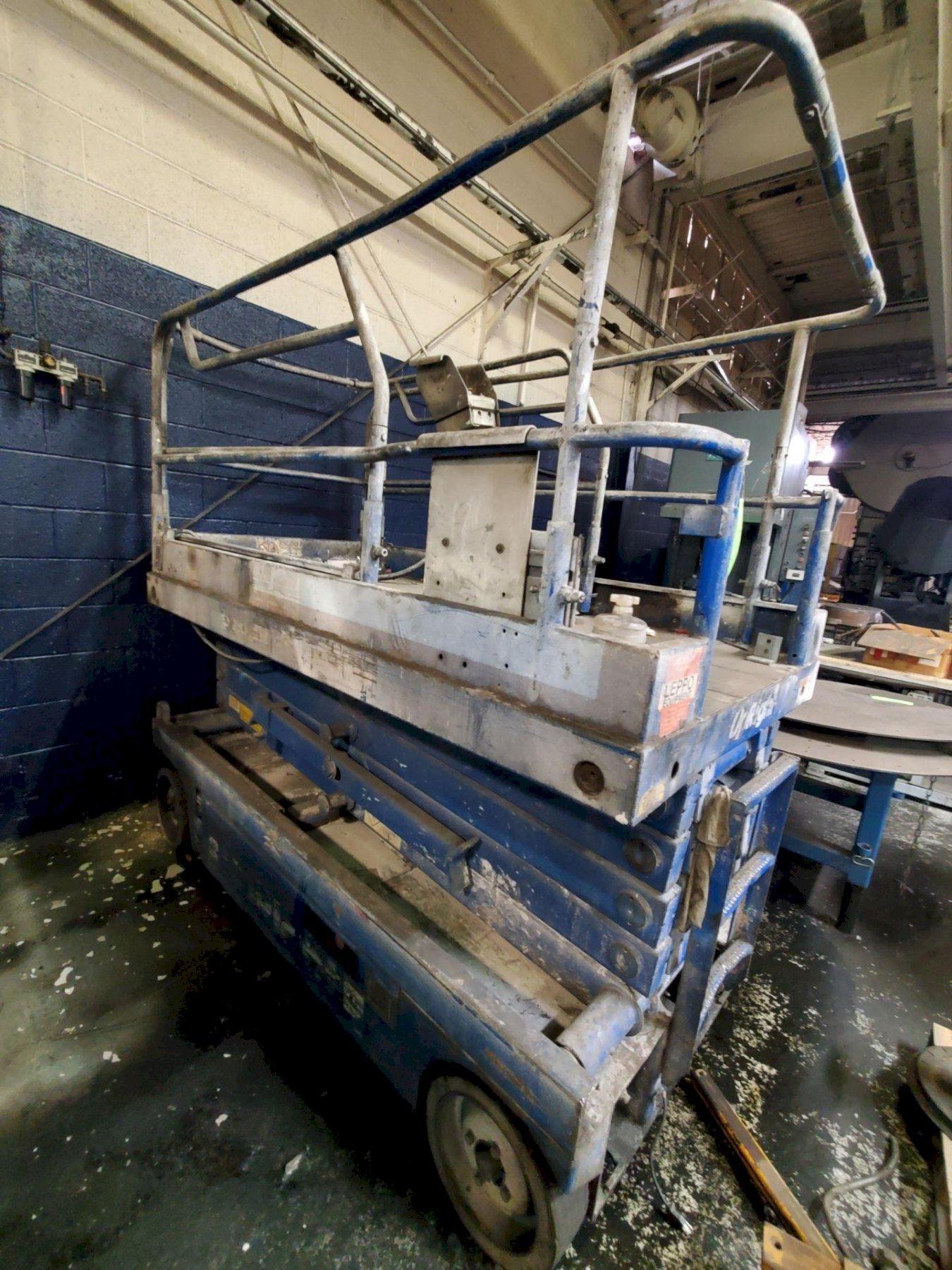 UPRIGHT ELECTRIC MANLIFT. STOCK 1164523. G2000 Inc.