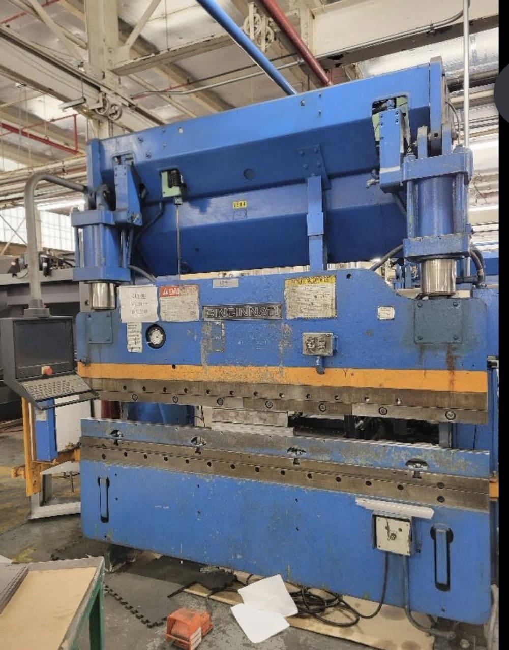 90 Ton x 6′ Cincinnati FormMaser CNC Hydraulic Press Brake, 1990s