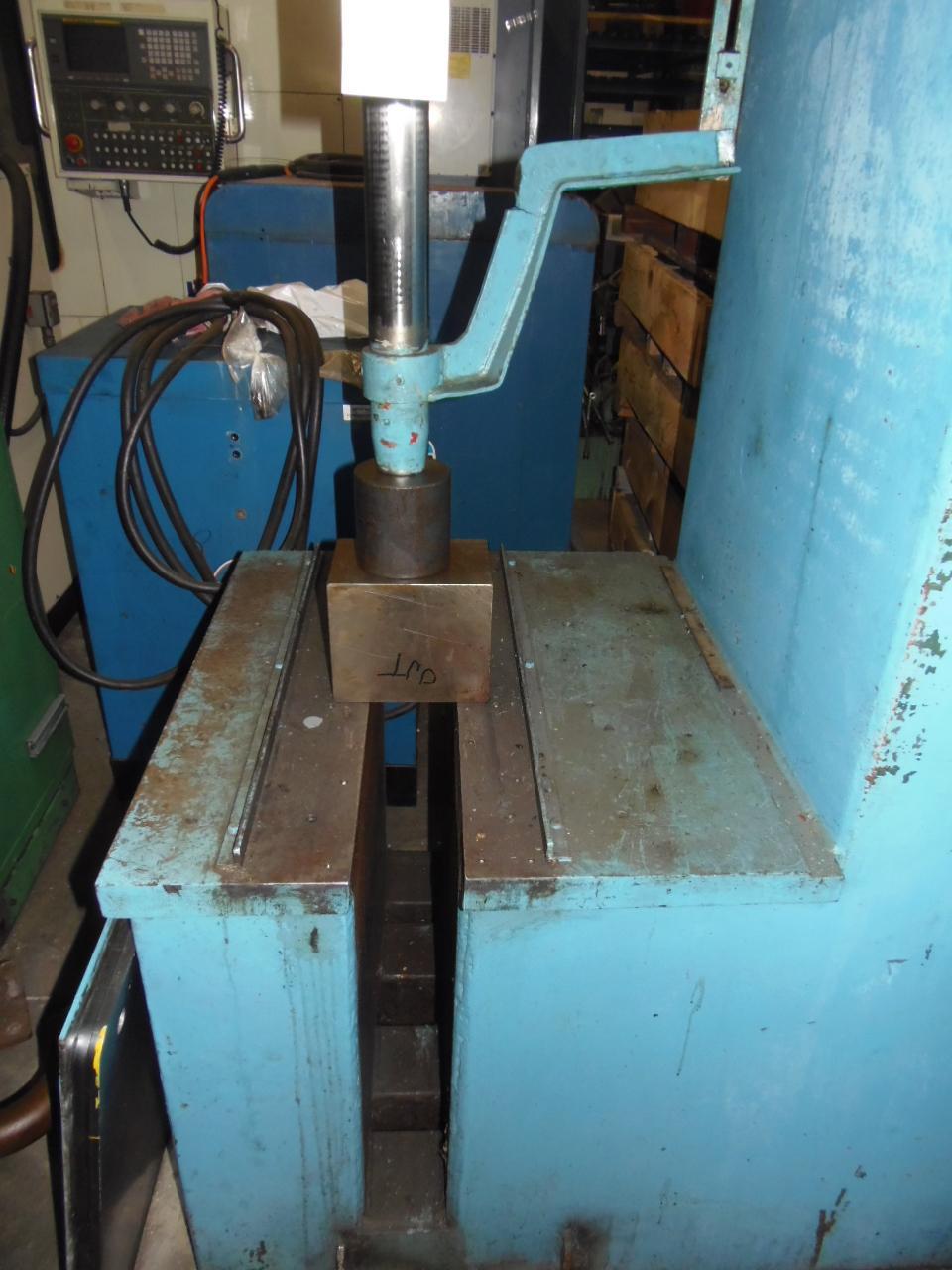 25 Ton, DAKE, 20″Str, 27″DLO, CFRAME, SLOT IN BED Wisconsin