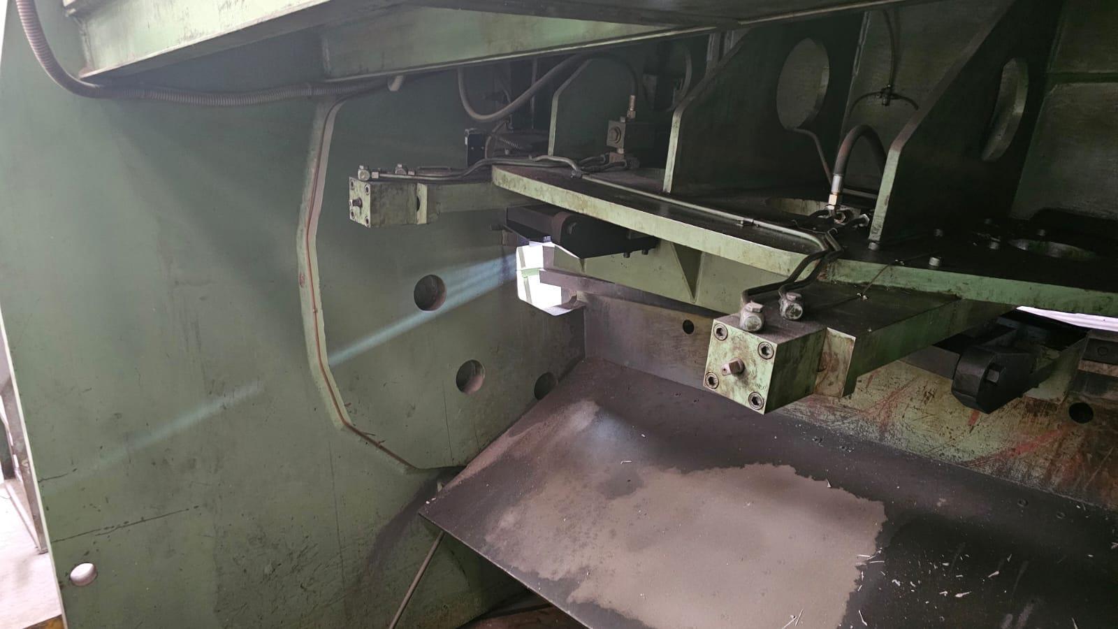 2100mm (82″) x 50mm (2″) Arrieta Hydraulic Shear Galaxie Corporation