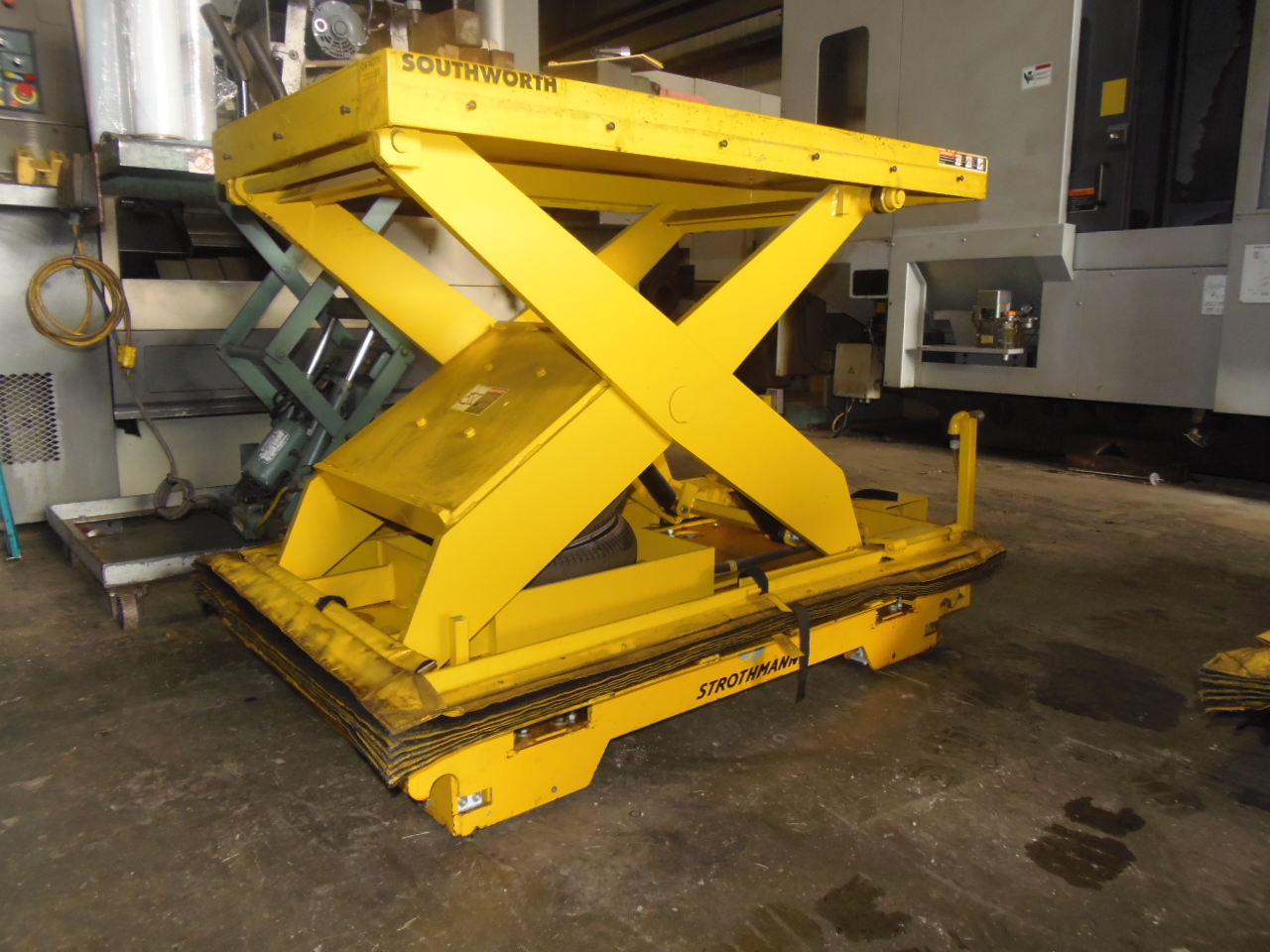 2000 LB. SOUTHWORTH AIR LIFT TABLE, MODEL LSA224, PNEUMATIC CROSS