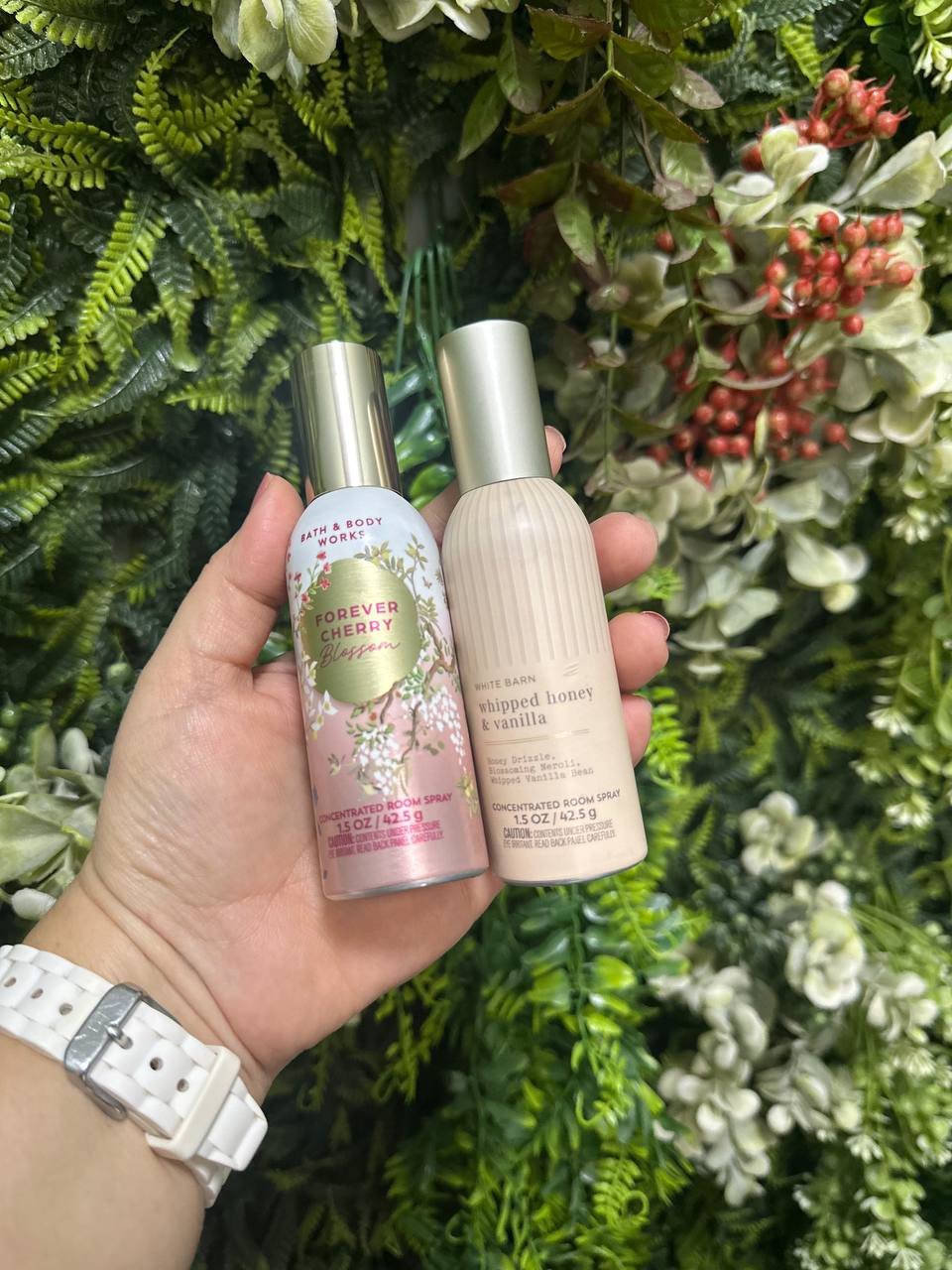 Home Spray fragrância concentrada para casa/ lençol e demais ambientes Cherry Blossom- Uma nova era de flor de cerejeira está aqui—e está mais doce e suave do que nunca. Inspirado em nossa melhor fragrância de 20 anos, Forever Cherry Blossom é uma vesão moderna de um floral familiar que cheira a uma flor delicada de pétalas infinitas e madeiras suavesNotas de fragrância: pêra aquosa, pétalas de sakura, magnólia fresca, sândalo cremoso e almíscar quente.