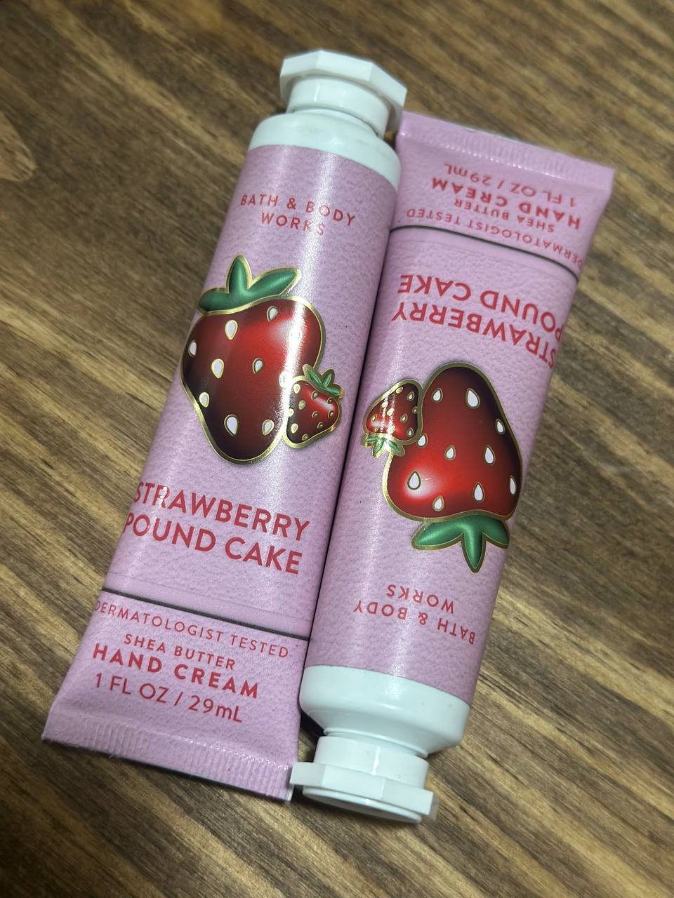 Creme de Mão Strawberry Pound Cake