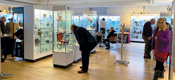 The open plan without crowded aisles and with plenty of chairs created a comfortable space for viewing and conversation. The only criticism was that dealers in Chinese export porcelain and glass were missing.