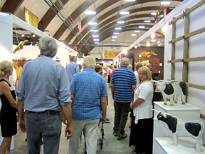 Barn Star S Midweek Antiques Show Maine Antique Digest