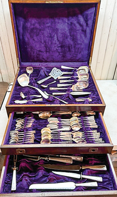 Wonderful silver chest with sterling silver