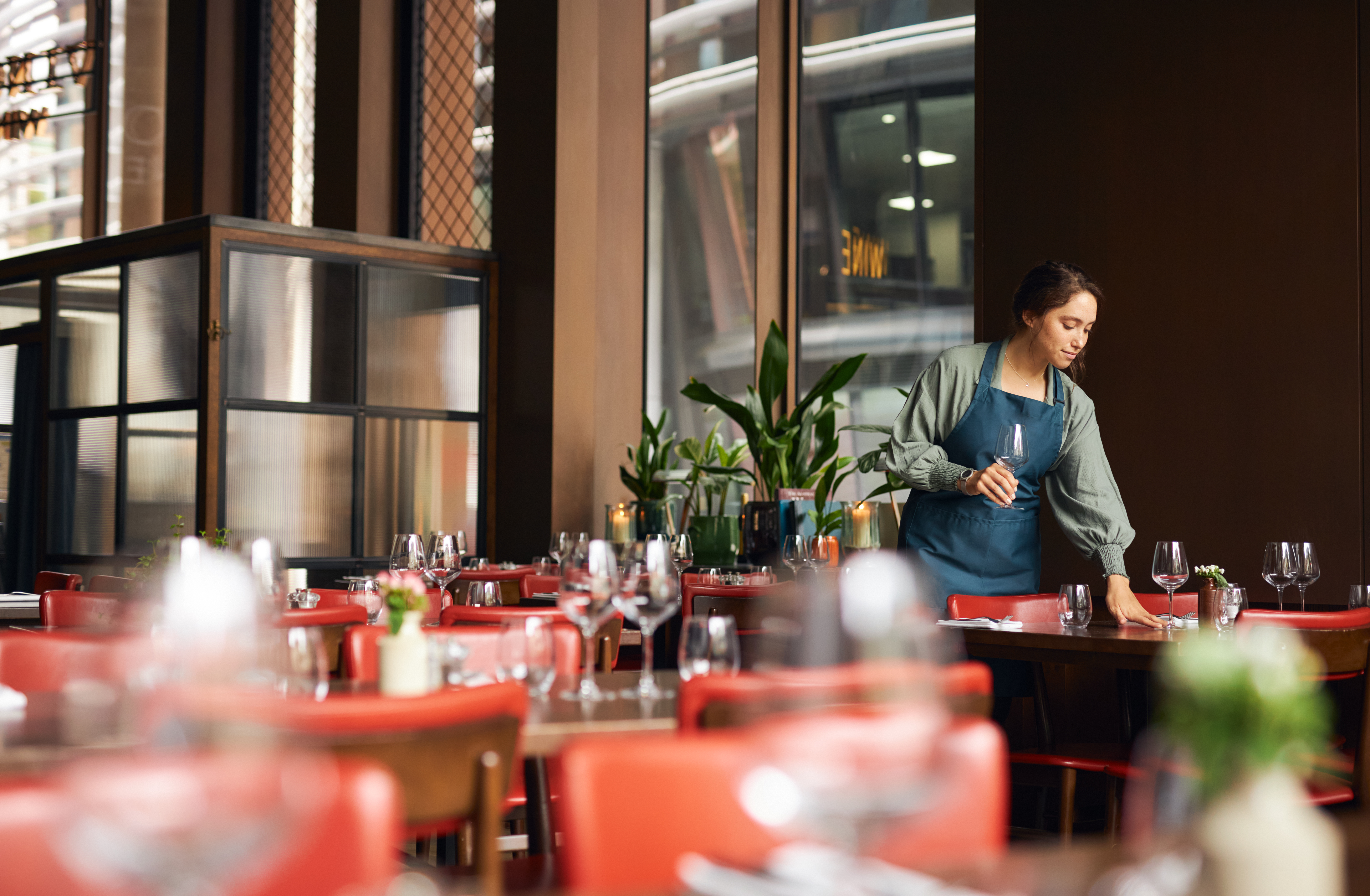 1078_restaurant_server_setting_table_for_fine_dining_2026_01_06_09_22_30_utc.jpeg