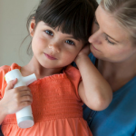 No a los regalos en Navidad, dice Ashton Kutcher