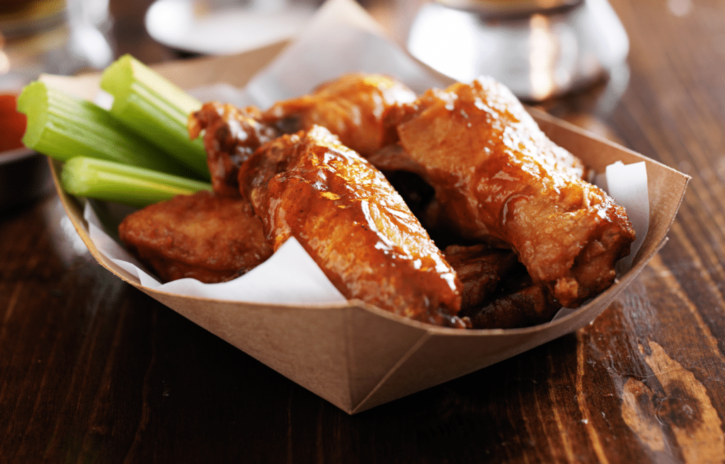 Buffalo chicken wings with celery