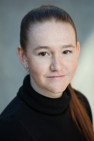 Caitlin Mills - Actors Headshots