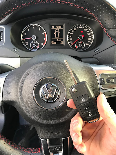 Choosing the Right Emergency Locksmith for Broken Key Extraction