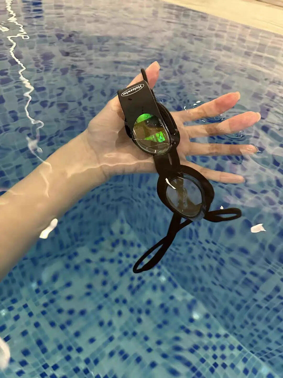 Holoswim 2s Smart Goggles | Easy Swim Tracking for Beginners