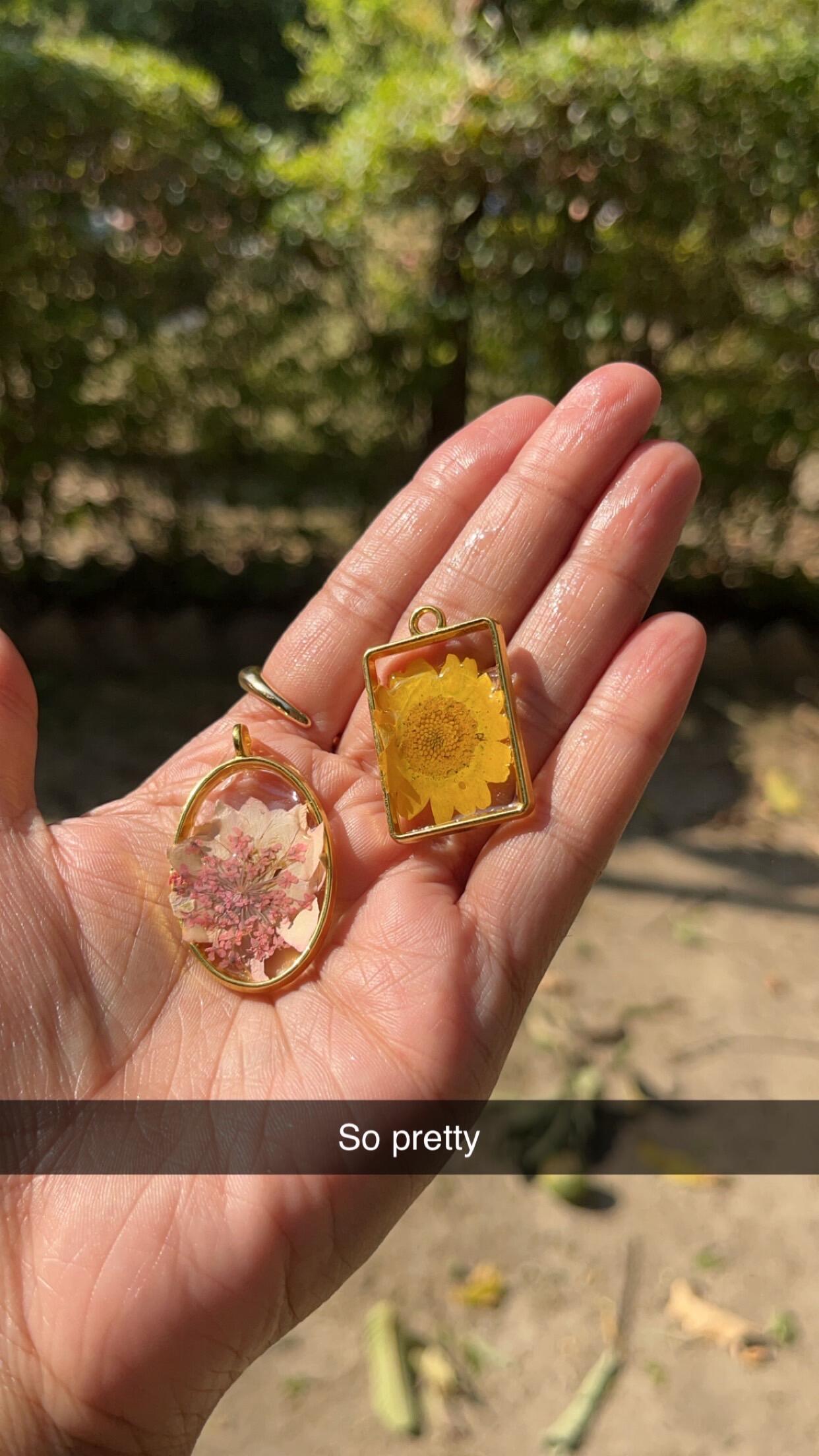 Photo shared by Aditi tiwari in their review of DIY Resin Coaster Kit