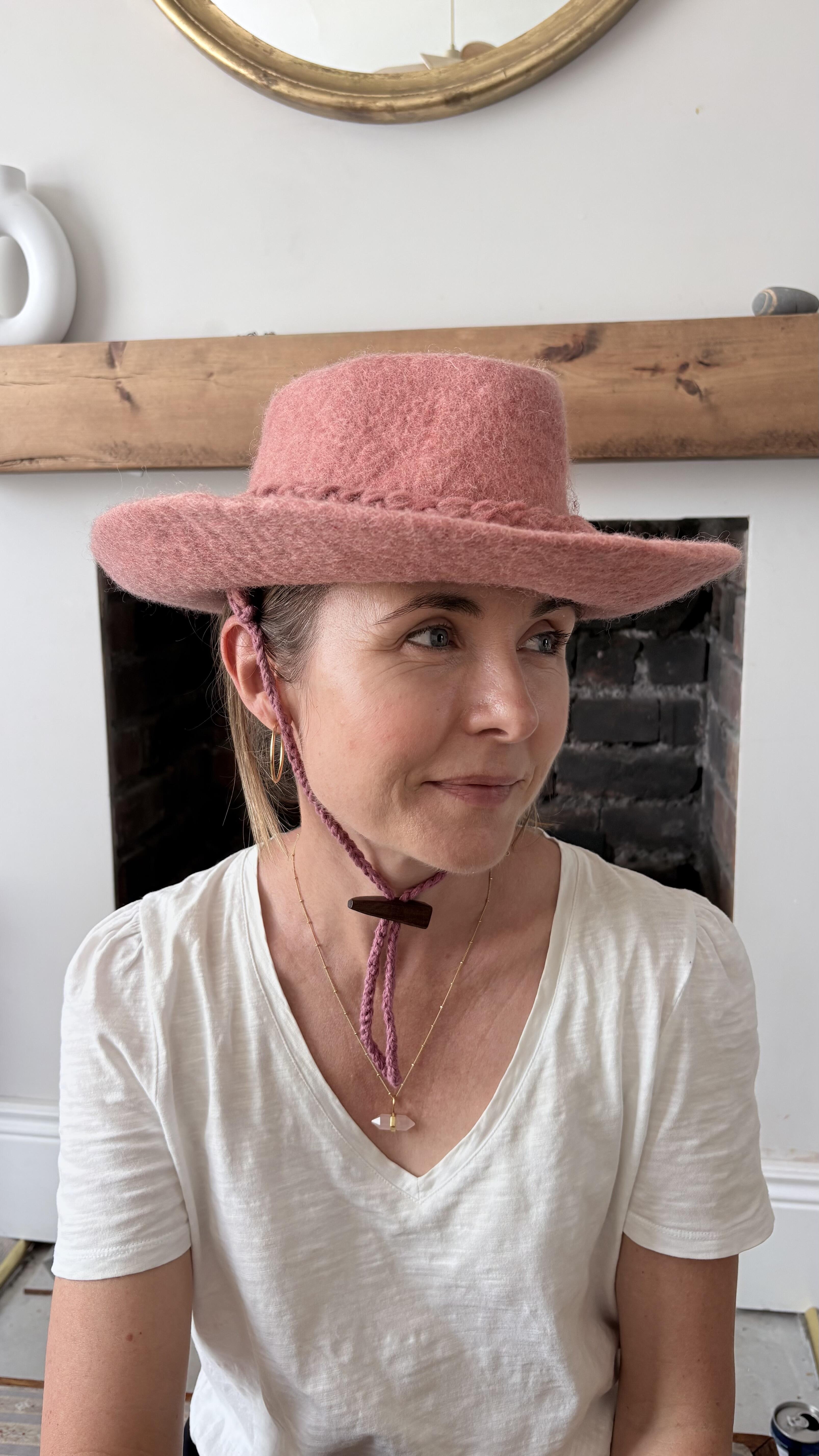 customer photo of Anyawalker wearing the löyl cowboy sauna hat