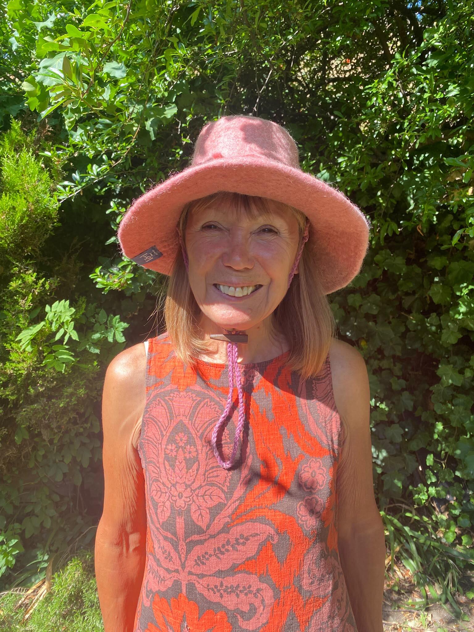 customer photo of Brenda wearing the löyl cowboy sauna hat