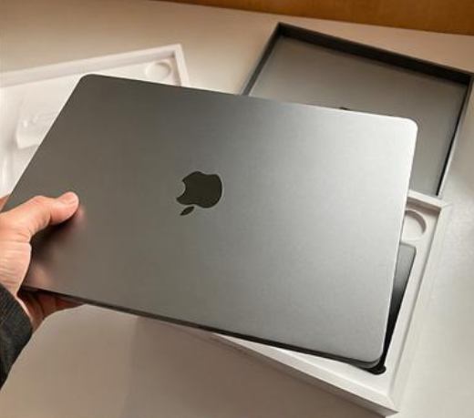 Apple MacBook Pro 16-inch M3 Max 16-Core CPU 40-Core GPU 128GB 8TB