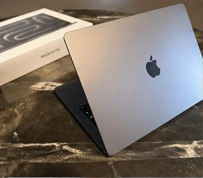 Apple MacBook Pro 16-inch M3 Max 16-Core CPU 40-Core GPU 128GB 8TB