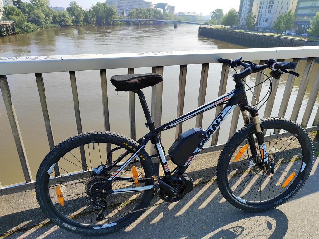 VTT Giant Talon équipé kit PowerTrail Z8 et batterie Wedge 480 Wh de chez Syklo