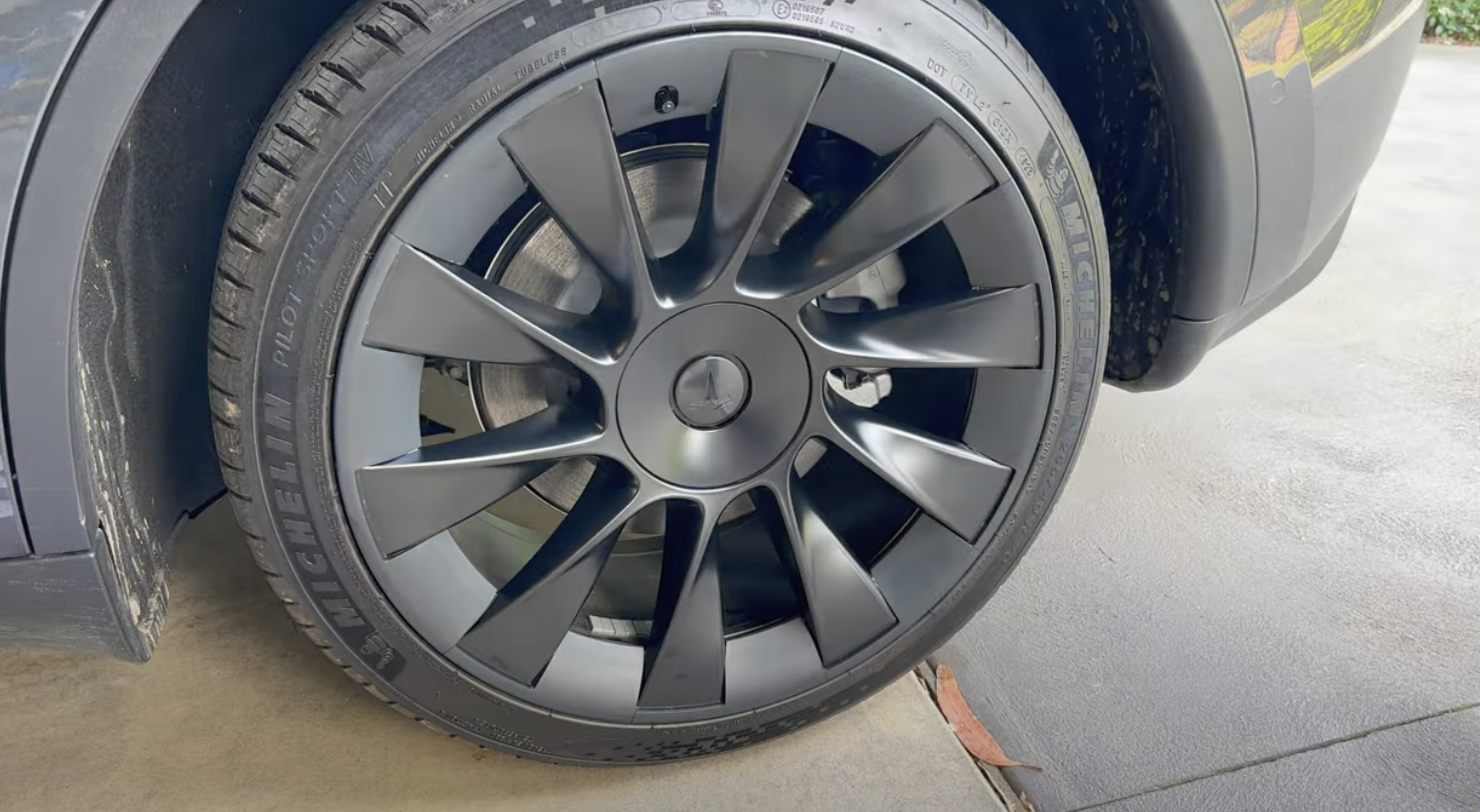 TeslaHubs™ Rim Shield  Advanced Protection Kit For Model Y customer photo