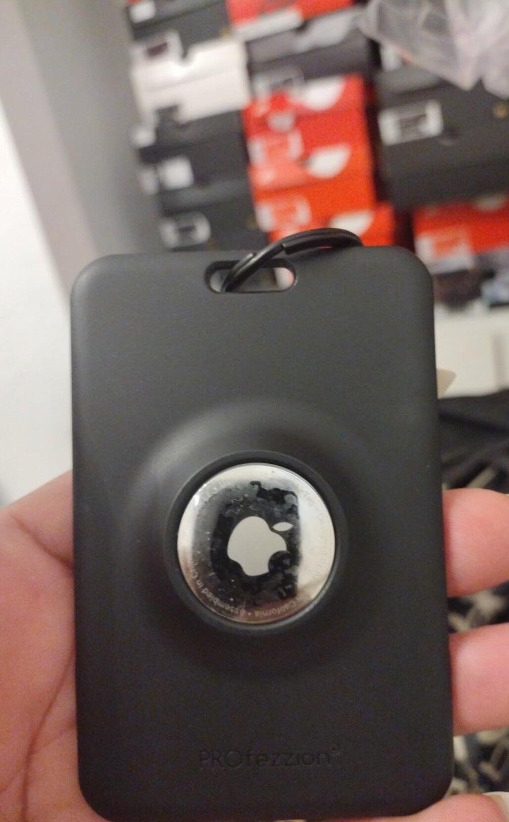 TeslaHubs™ Card Case with Air Tag customer photo