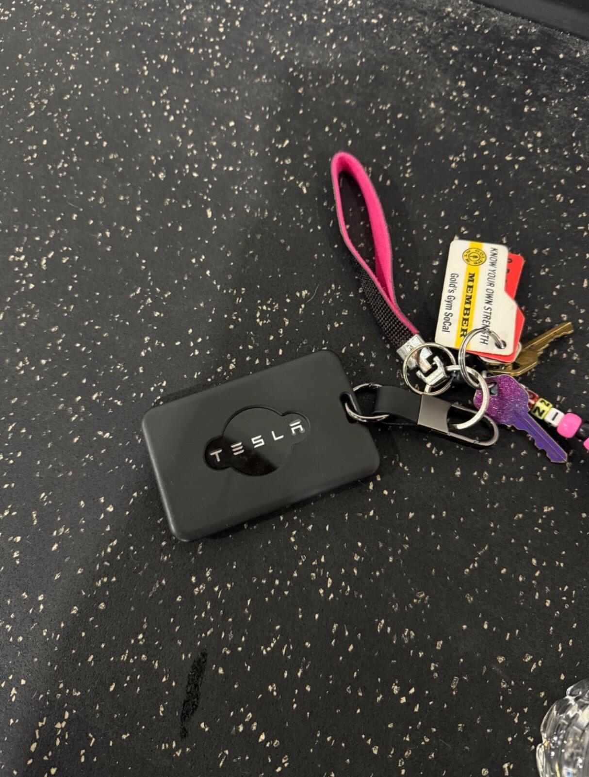 TeslaHubs™ Card Case with Air Tag customer photo