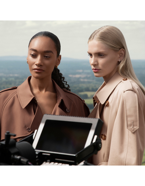 CHEY for BURBERRY BEAUTY - Hover