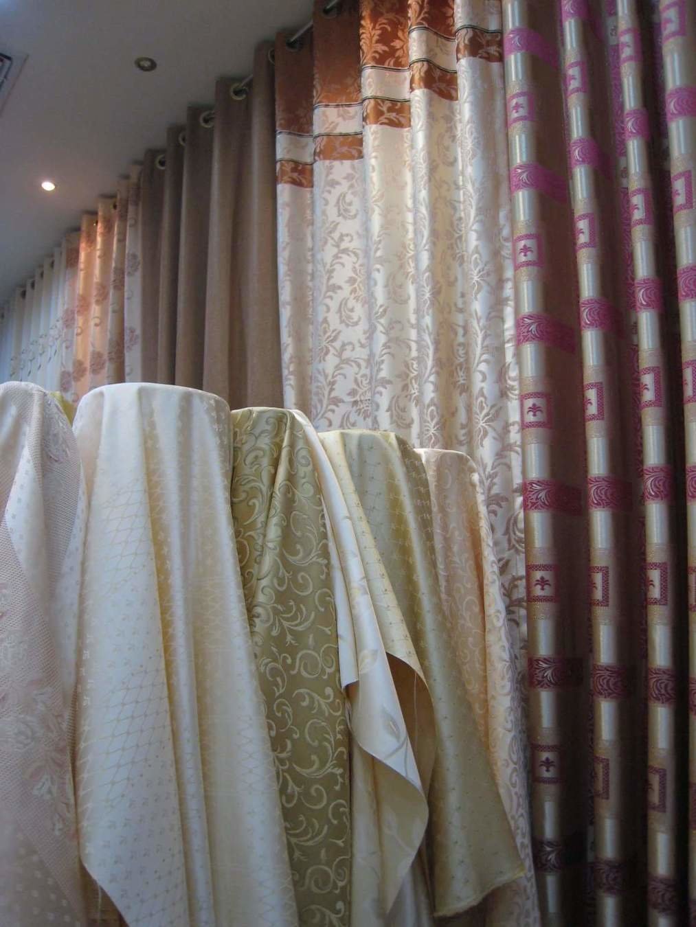 ขายส่งผ้ายกม้วน