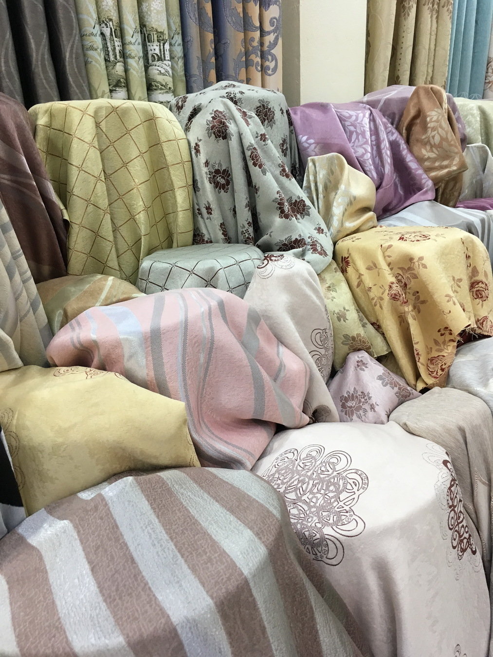 ขายส่งผ้ายกม้วน