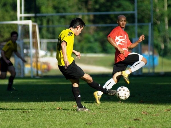 Gary Fixter passes in soccer