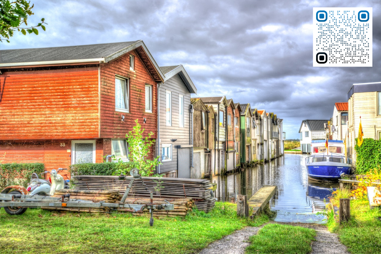 Airbnb Row homes along a canal, these airbnb homes would bring in a heathly airbnb estimate income