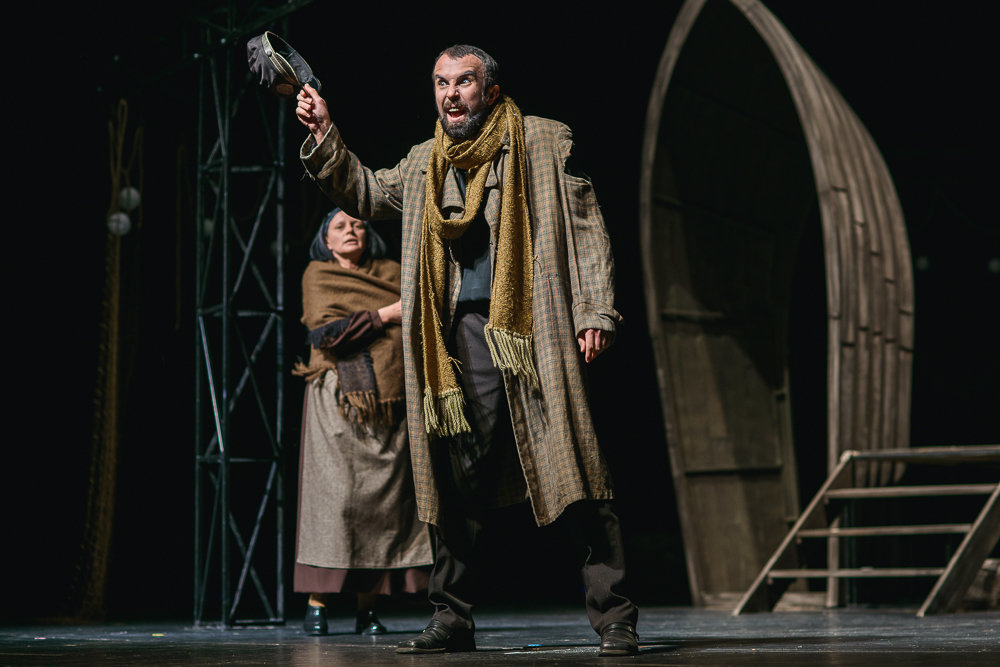 пьесы трагикомедии. трагическое в пьесе вишневый сад. трагикомедия картинки.