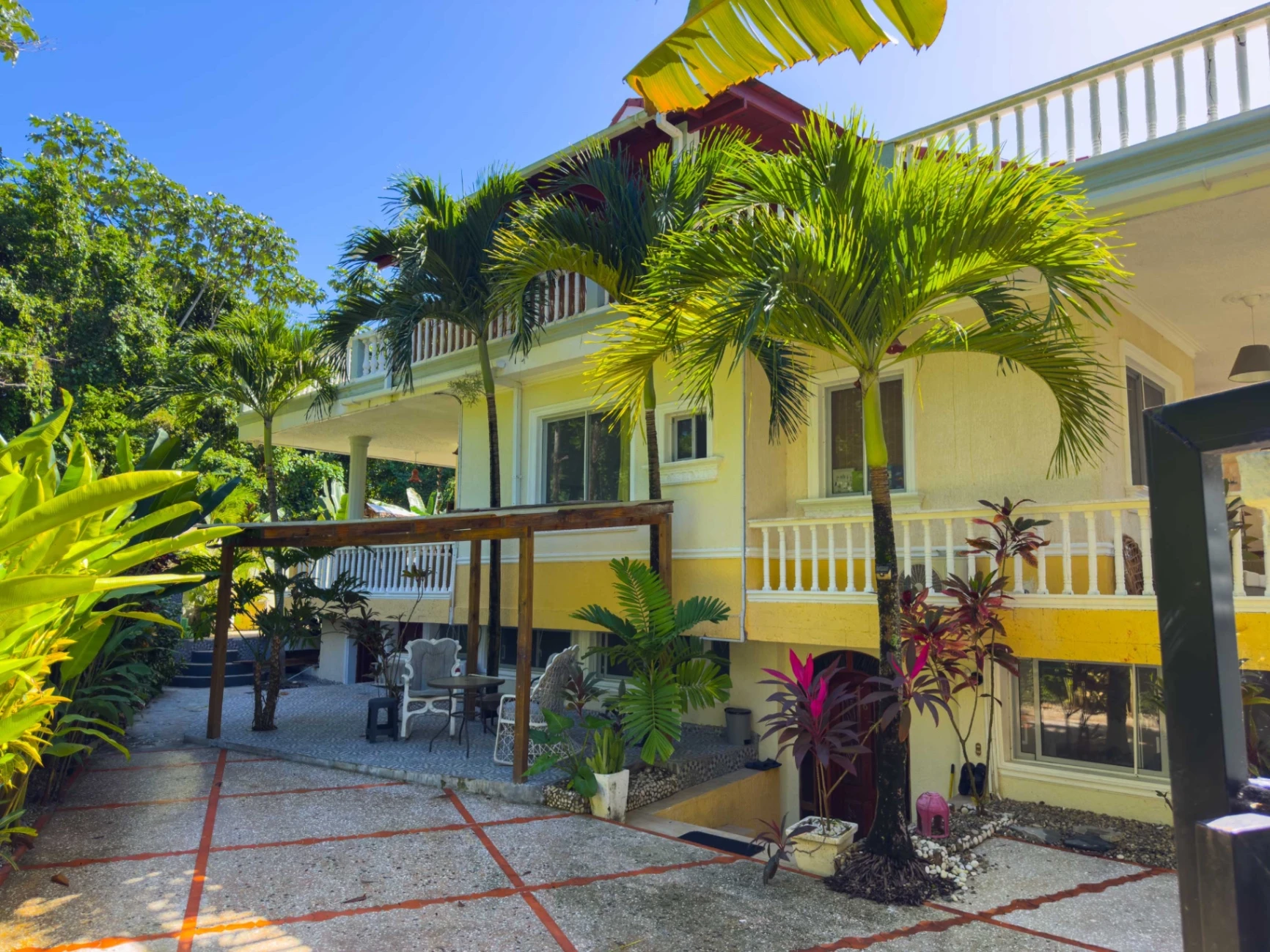 Modern Tropical Villa Exterior