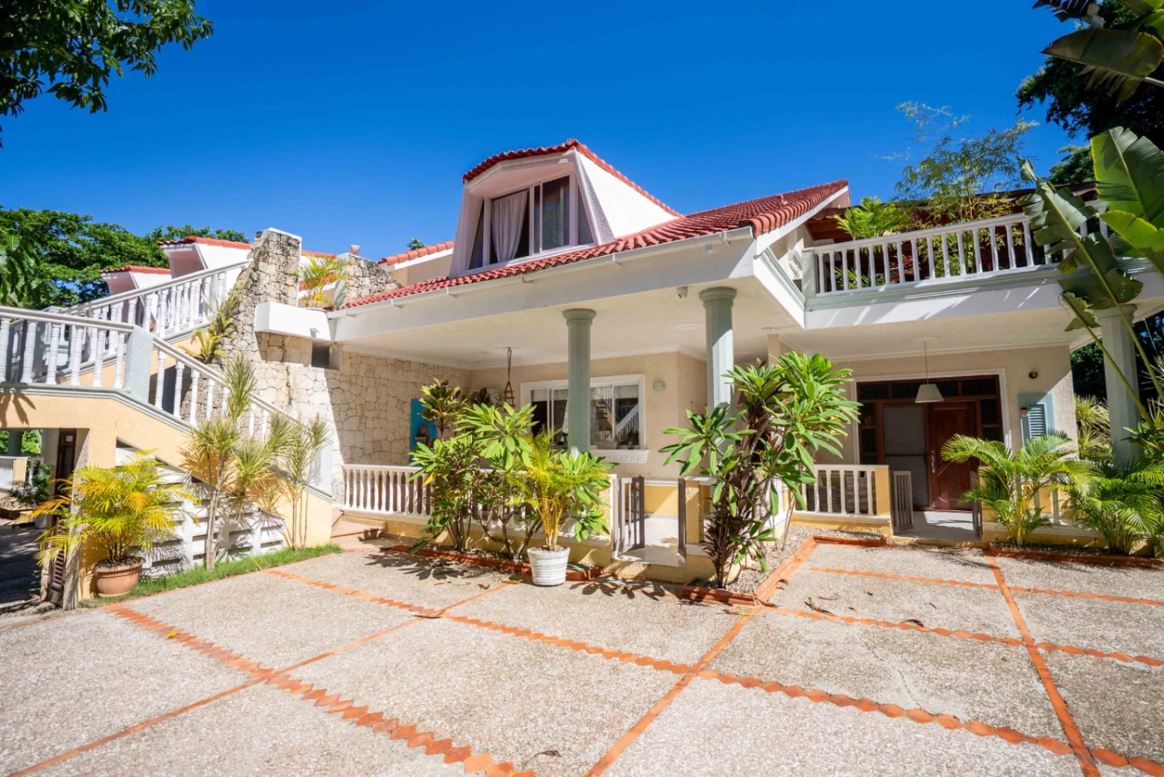 Modern Tropical Villa Exterior