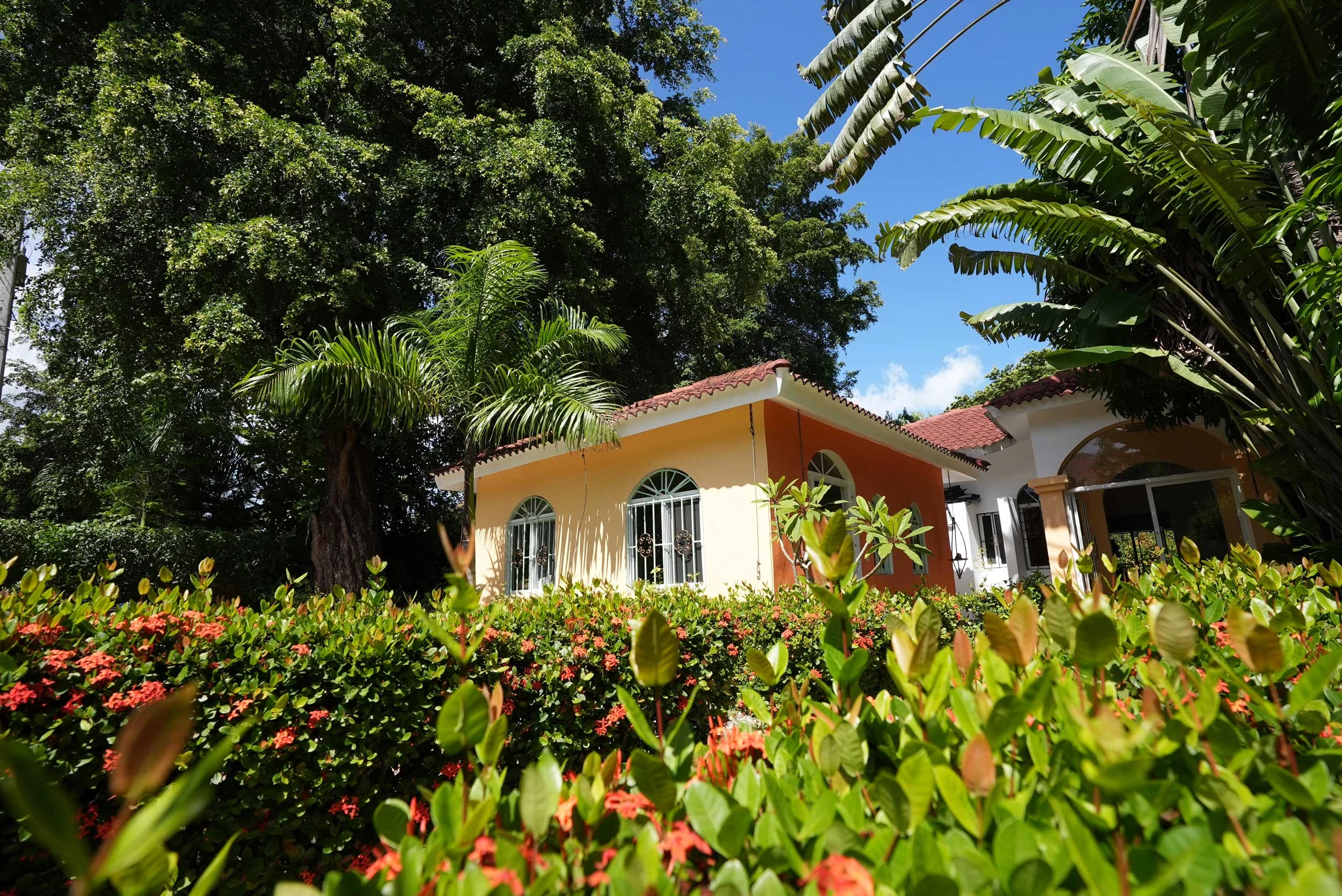 Modern Tropical Villa Exterior
